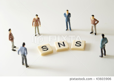 SNS characters and male figures 43603906