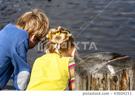 Brother and sister enjoying their vacation in the harbour 43604251