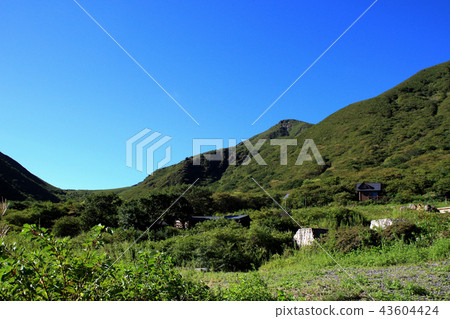 從Yoshibe登山入口到bosu-tsuru季節的徒步旅行路線感受秋天的標誌 從Yoshibe登山入口到bosu-tsuru季節的徒步旅行路線感受秋天的標誌 43604424