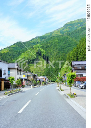 A beautiful town surrounded by mountains (Kobara-cho, Kochi Prefecture) 43604915