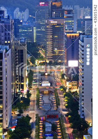 Night view of Cheonggyecheon Stream 43605342