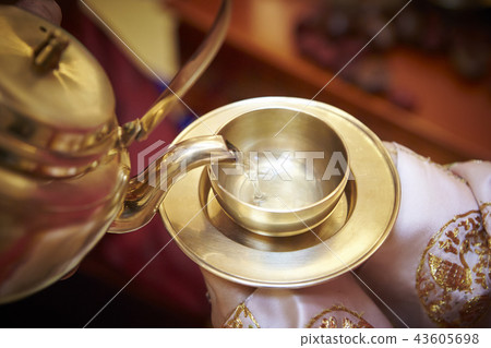 與chimacho gori的婦女的手傾吐的緣故 43605698