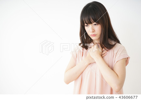 宿醉和不適的年輕女子 43606677