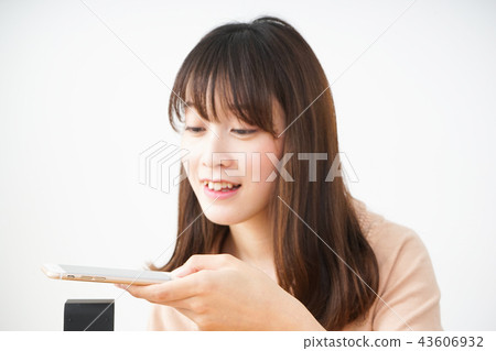 Young woman paying with electronic money Young woman paying with electronic money 43606932