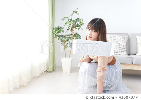 Young woman cleaning home 43607077