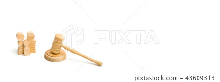Figures of the family and the hammer of the judge. Figures of the family and the hammer of the judge. 43609313