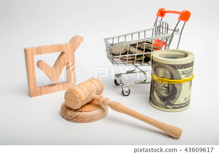A wooden checkbox and a trolley with coins  43609617