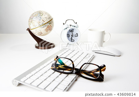 Keyboard, mouse, alarm clock 43609814