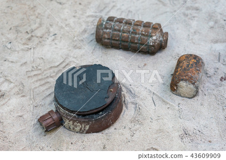 Various types of bombs through destruction 43609909