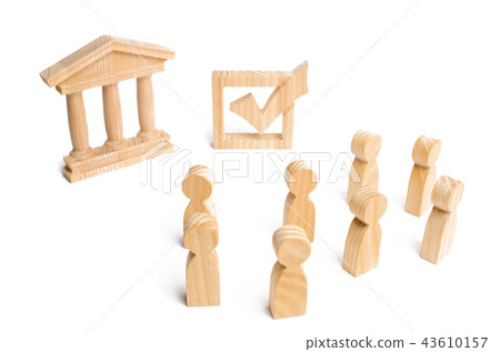 People are voting at the government building 43610157