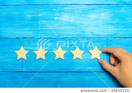 the evaluation of critics and visitors. the evaluation of critics and visitors. 43610329