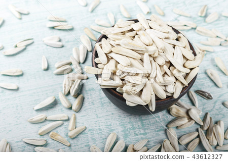 sunflower seeds on the table 43612327