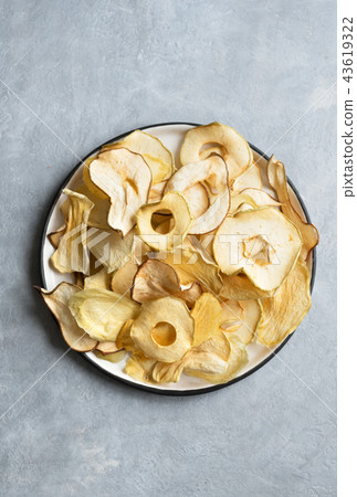Assorted dehydrated fruit chips 43619322