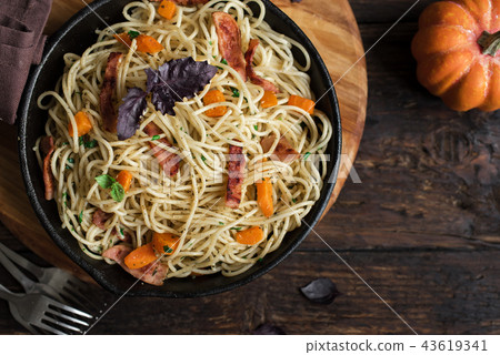 Autumn pasta with pumpkin and bacon 43619341