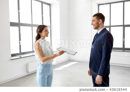 realtor showing contract document to customer 43619344