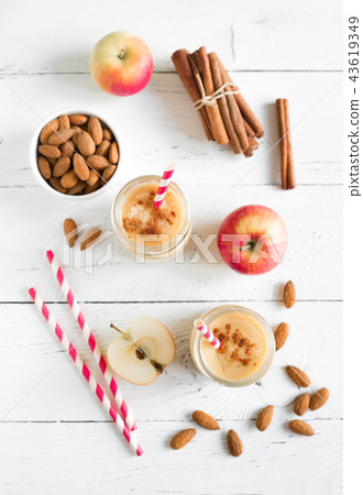 Apple pie protein smoothie 43619349