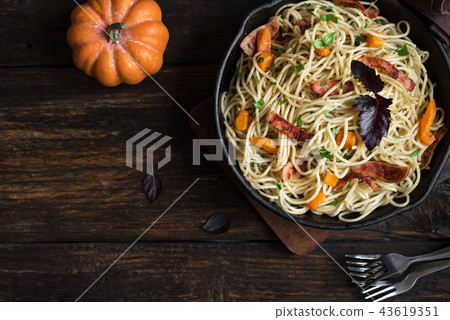 Autumn pasta with pumpkin and bacon Autumn pasta with pumpkin and bacon 43619351