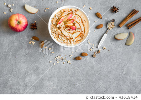 Apple Pie Smoothie Bowl 43619414