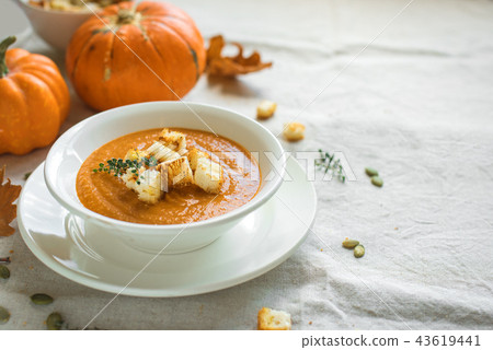Pumpkin soup 43619441