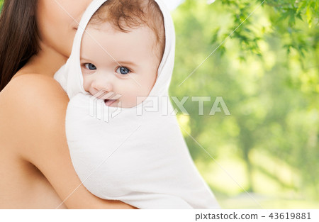 mother with baby over green natural background mother with baby over green natural background 43619881