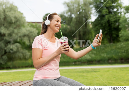 woman with smartphone and shake listening to music woman with smartphone and shake listening to music 43620007
