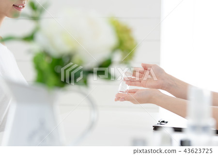 女性,化妝品,銷售,諮詢,美容 女性,化妝品,銷售,諮詢,美容 43623725