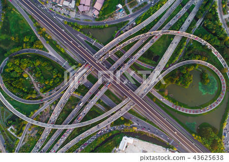 Intersection infinity sign traffic road with car 43625638