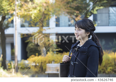 外套的女人 43626746