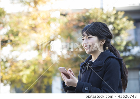 外套的女人 43626748