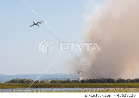 Extinguishing fire from the air using an airplane 43628120