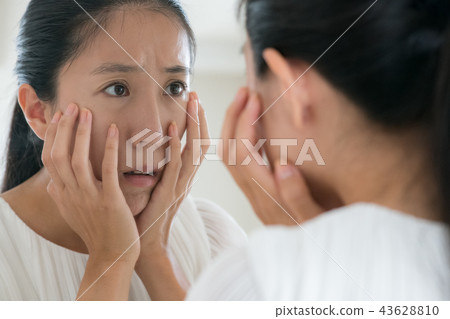 Young Japanese woman beauty suffering from rough skin 43628810