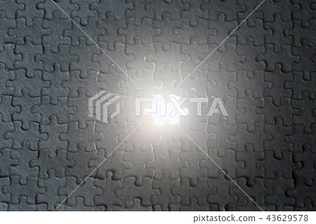 Puzzle hole 43629578