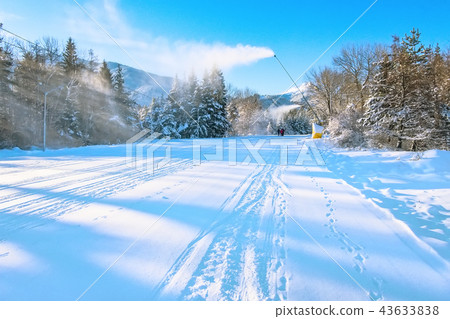 Bansko ski slope and snow peaks, Bulgaria 43633838