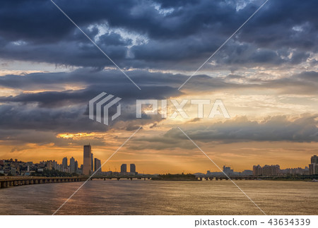 63 Building, Hangang Bridge, Olympic Expressway, North Island, Yeouido, Yeongdeungpo-gu, Korea 63 Building, Hangang Bridge, Olympic Expressway, North Island, Yeouido, Yeongdeungpo-gu, Korea 43634339
