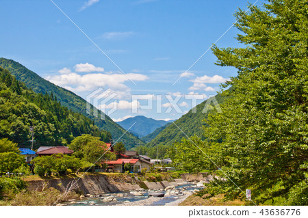 濱江景觀鄉村綠色和山脈1 濱江景觀鄉村綠色和山脈1 43636776