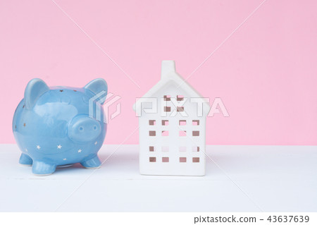 Piggy bank, savings concept Piggy bank, savings concept 43637639