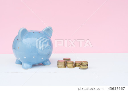 Piggy bank, savings concept Piggy bank, savings concept 43637667