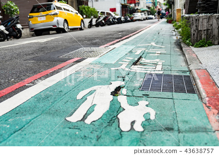 亞洲中國台灣台北街道號誌交通路標行人法律 43638757