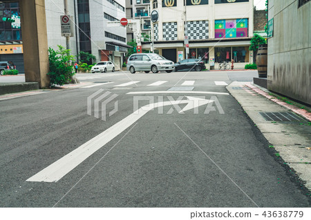 亞洲中國台灣台北街道號誌交通路標行人法律 43638779