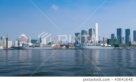 阿爾比恩級登陸艦Harumi港 43641648