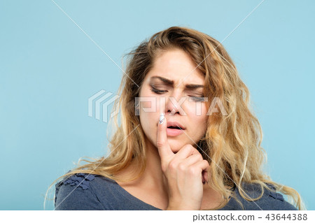 thoughtful facial expression woman contemplating thoughtful facial expression woman contemplating 43644388