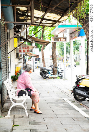 Asia China Taiwan grandma grandma old woman old woman alone back alone lonely village Xinyi District Taipei leisure alley portrait 43647796