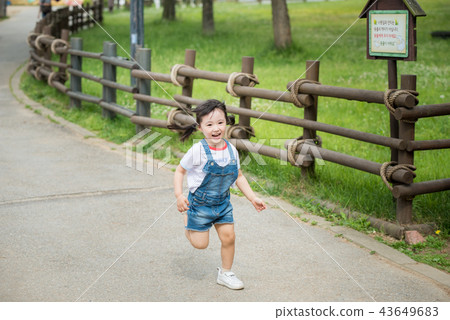 Children's Girls Kids Playground Garden Zoo 43649683