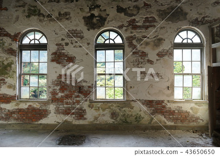 Maintopia Bezier substation trace inside wall front view side view 43650650