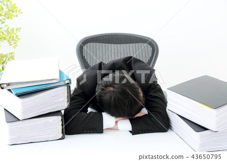 Businessman overtime office 43650795
