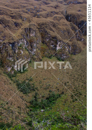 Vertical view of the valley and rocky mountains. 43651134