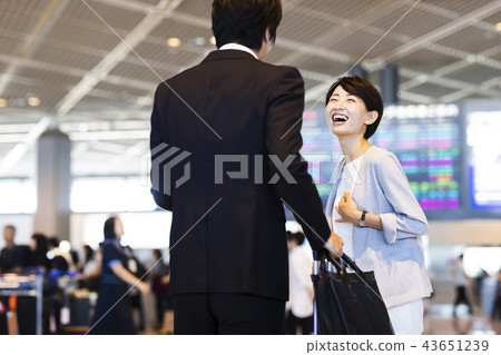 企業機場商人婦女商務旅行 43651239