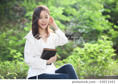 Asian young Korean woman, beauty facial expression, reading, autumn, book, reading, purity, pretty 43651443