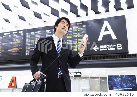 Business smartphone airport businessman return business trip Business smartphone airport businessman return business trip 43652510