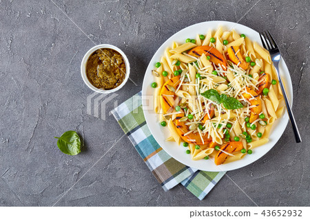 grilled pumpkin and pasta, top view 43652932
